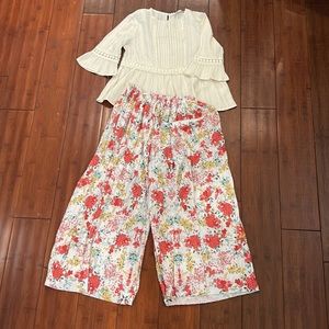 girls summer wear outfit size 10 Floral prints off white plated &  lacy  blouse